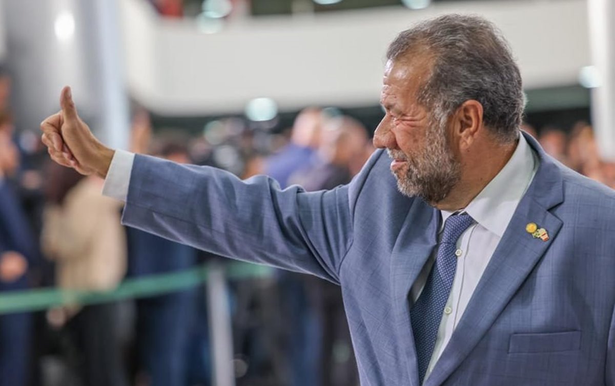Lupi assume Previdência, fala em rever 'antirreforma' e promete zerar fila do INSS